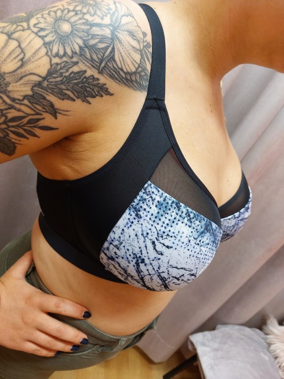 Biustonosz sportowy miękki na fiszbinie