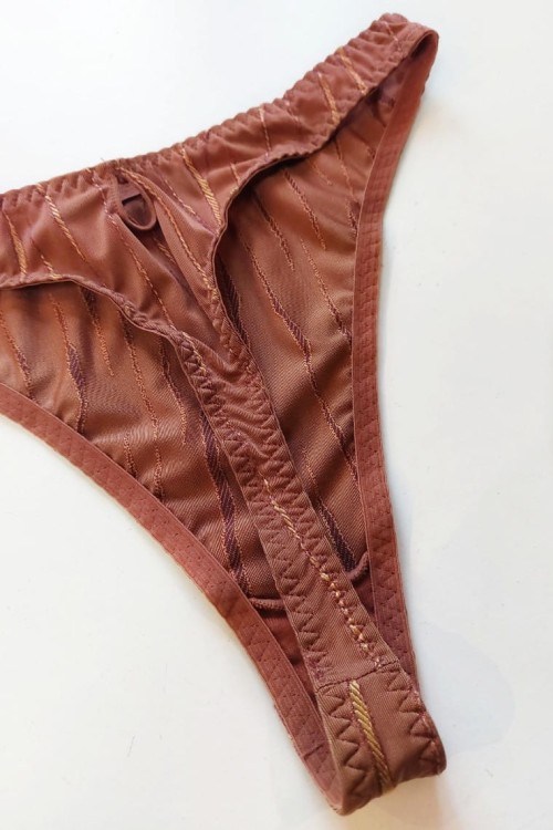 Stringi damskie high leg