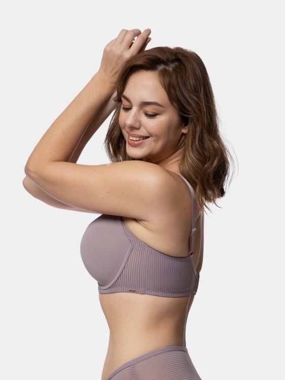 Usztywniany biustonosz na fiszbinie typu T-shirt bra