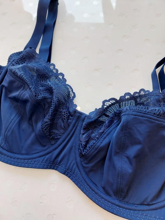 KELSY Miękki biustonosz na fiszbinie