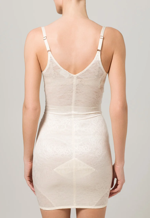 Jasna koronkowa halka modelująca