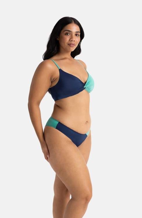 Strój kąpielowy typu bikini z topem