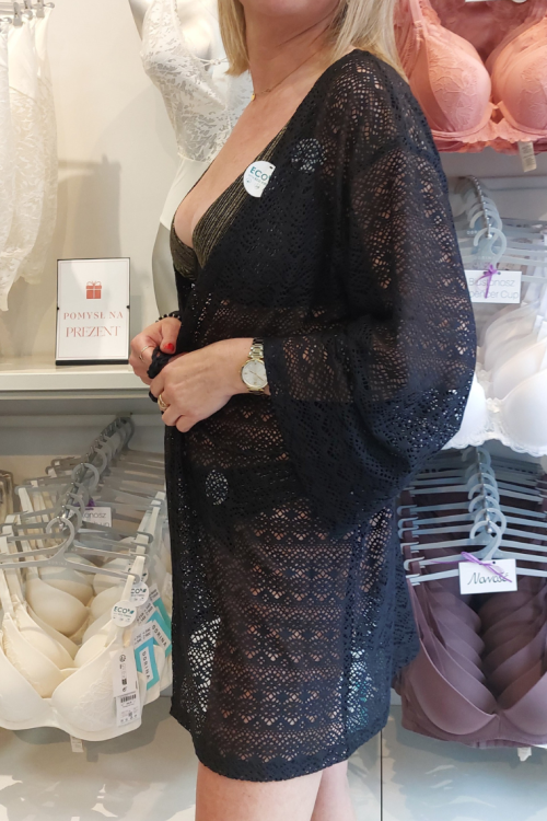 Czarna ażurowa narzutka plażowa z długim rękawem