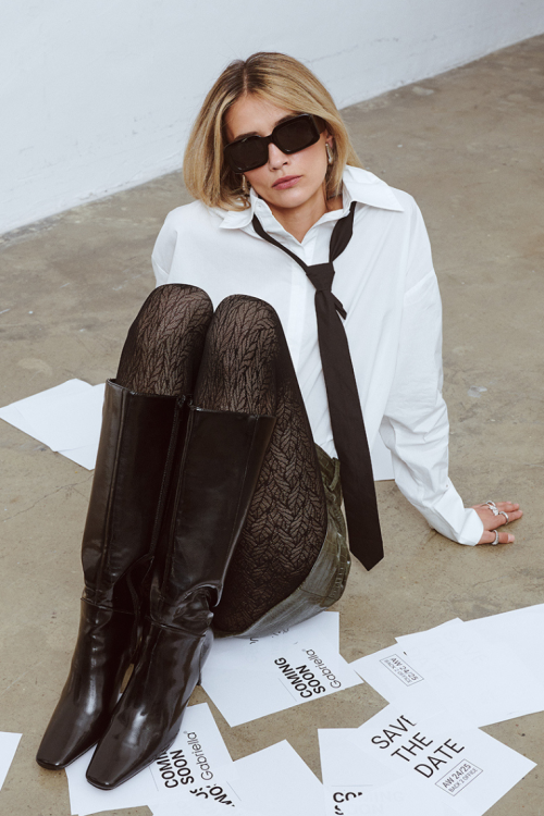 Czarne rajstopy z roślinnym wzorem Pryma