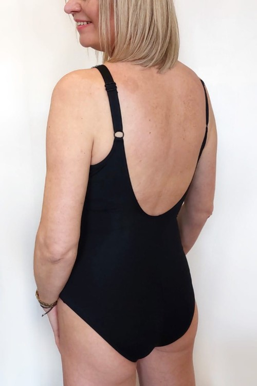 Modelujący kostium kąpielowy jednoczęściowy z kopertowym wiązaniem z przodu