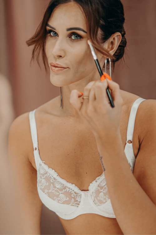 AMY Biustonosz miękki na fiszbinie bogato haftowany kolorze kremowym