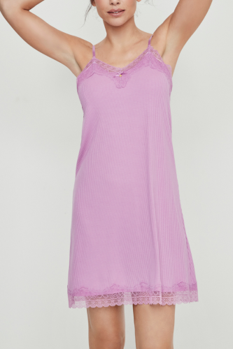 Wiskozowa koszula nocna prążkowana z miseczkami