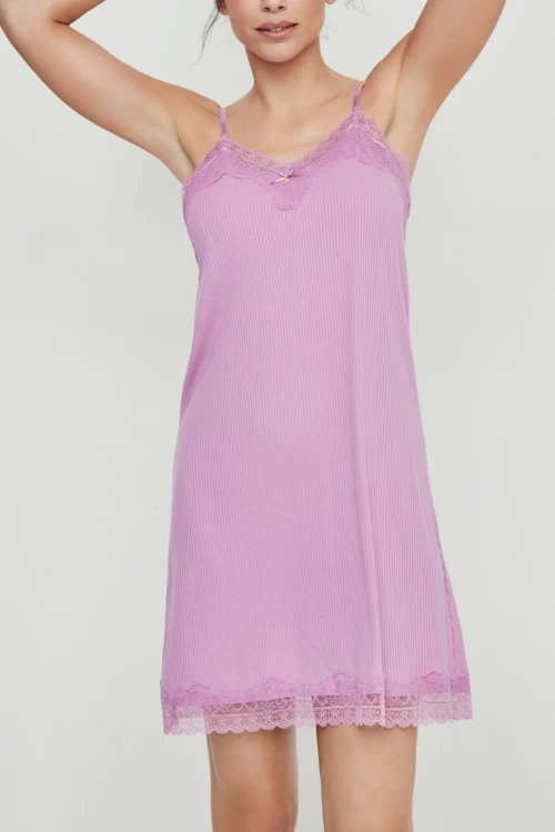 Wiskozowa koszula nocna prążkowana z miseczkami