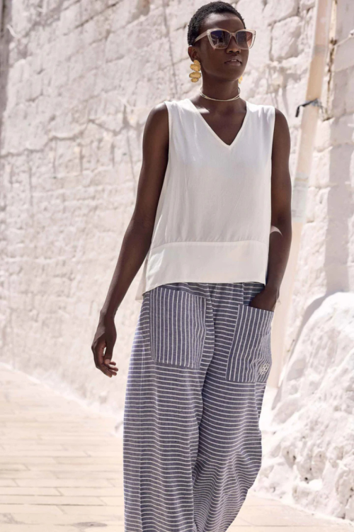 Wiskozowa bluzka damska bez rękawów biała