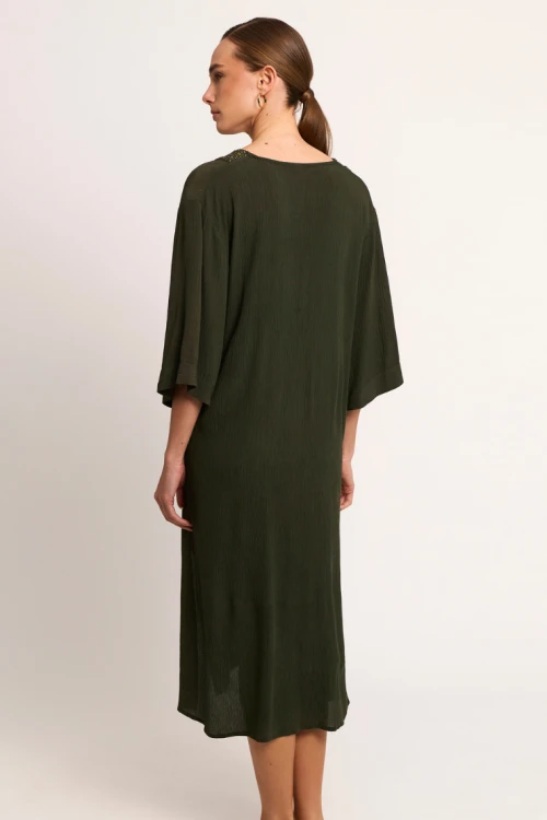 Prosta wiskozowa sukienka z rękawem do łokcia khaki