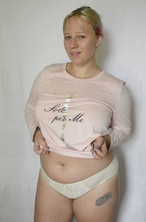 Bluzka damska z aplikacją i długim rękawem Solo per Me Ringella