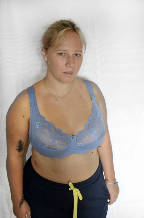 JULIA Odciążający biustonosz z szerokim ramiączkiem niebieski